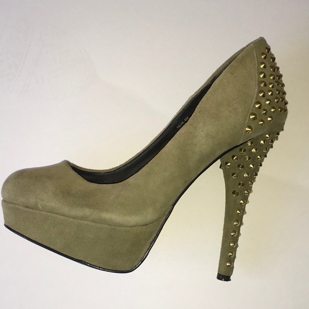 Kelsi Dagger Green Suede Stud Pumps size 6
